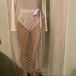 Size medium White tie around skirt
